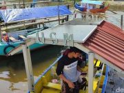 Kurangi Karbon di Laut, Mahasiswa USM Membuat Perahu Wisata Listrik di Demak