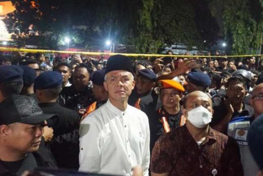 Ganjar Apresiasi Kesigapan Petugas Atasi Kecelakaan KA Brantas vs Truk