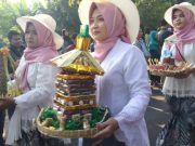 Kirab Tebokan Sambut Suronan, Mengenang Asal Muasal Industri Jenang Kudus