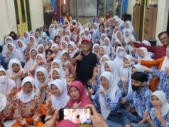 Keceriaan Siswa Siswi Tata Busana SMK Ibu Kartini Jumpa Samuel Wattimena