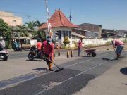 Pemkot Semarang Perbaiki Jalan Rusak di Perlintasan Rel Setelah Kecelakaan Kereta Api VS Truk Trailer