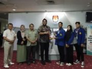 Dema FE USM Audiensi ke KPU Kota Semarang
