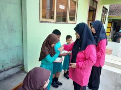 Momen 10 Muharram Berbagi, SDN 1 Gidangelo Lakukan Santunan Yatama