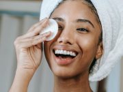 Membuat Wajah Lebih Cerah, Yuk Simak 3 Manfaat Double Cleansing