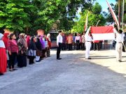 Unik, Upacara Tujuhbelasan Digelar di Perempatan Jalan