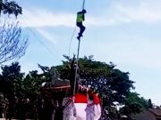 Aksi Heroik Bripka Suwarno, Saat Tali Bendera Macet
