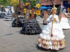 Tampil dengan Busana Negeri Dongeng dan Senam Koplo