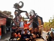 Mengusung Maskot Tokoh Wayang Werkudara Setinggi 2 Meter