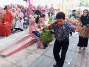 Perhelatan Pengantin Jawa Menyertakan Tarian Adat Entong Ilir