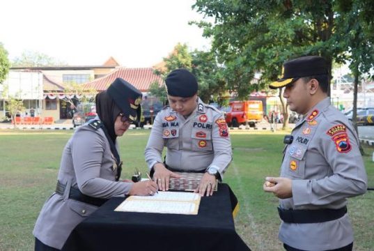Kapolres Kendal Pimpin Pelantikan Tujuh Pejabat Utama