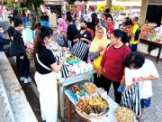 Gayeng Regeng Jalan Sehat Massal Tujuhbelasan, Menyuguhkan Jajan Pasar