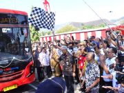 Diawali Penyiraman Air Kendi, Gubernur Luncurkan Bus Trans Wonogiri