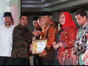 Dedy Yon Terima Penghargaan Walikota Pendukung Pengelolaan Zakat