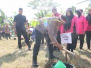 Polisi Tanam 1.010 Pohon di Embung Plered Blora dalam ‘Polri Lestarikan Negeri dan Penghijauan Sejak Dini’