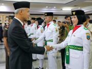 35 Anggota Paskibraka Jateng Dikukuhkan Gubernur Ganjar