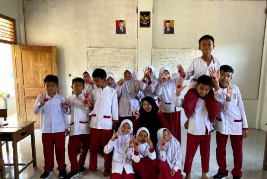 Mahasiswa KKN Unisri Ajarkan Ekonomi Kreatif untuk Tingkatkan Minat Wirausaha