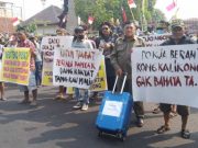 Dugaan Pengkondisian Proyek, Ratusan Massa Demo Pendopo Bupati Kudus