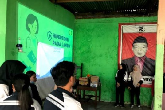 Siaga! Pencegahan Hipertensi “Si Pembunuh Senyap” Melalui Program KKN Tim II Undip 2022/2023 dengan Sosialisasi, Senam Lansia, dan Pemberian Camilan Salad Buah