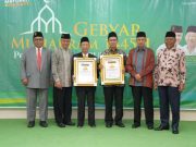 Kyai Darodji dan Prof Abdul Djamil Dianugerahi Budai Award Oleh Unissula