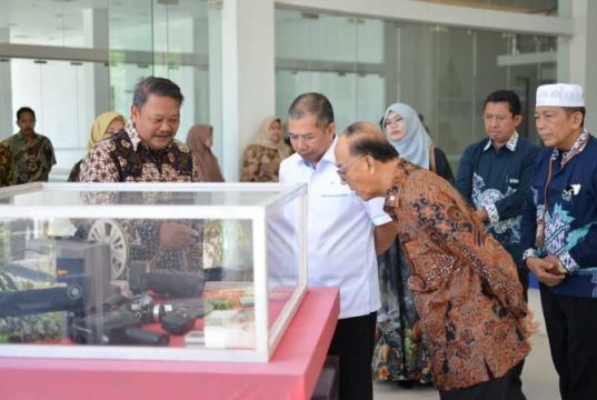 Rektor USM Studi Comparative di PUI Javanologi UNS