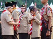 Kinerja di Kepramukaan Dinilai Bagus, Siti Atikoh Diganjar Lencana Karya Bakti