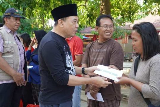 32 Orang PKL Pantai Bandengan dapat Bantuan Modal @ Rp. 2 Juta