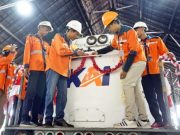 Semarakkan HUT RI Ke-78, KAI Daop 4 Semarang bersama Komunitas Railfans Menghias Lokomotif