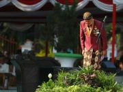 Suasana Penuh Keharuan, Ganjar Bungkukkan Badan Sebagai Tanda Hormat pada Masyarakat Jateng