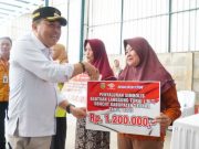 3269 Orang Buruh Pabrik Rokok Terima Bantuan Langsung Tunai DBHCHT @ Rp. 1,2 Juta