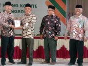 Idham Cholid Bagi-bagi Buku “Menebar Kebajikan Mewujudkan Kemaslahatan”