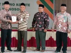 Idham Cholid Bagi-bagi Buku “Menebar Kebajikan Mewujudkan Kemaslahatan”