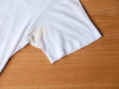 3 Tips Mengatasi Noda Kuning pada Ketiak Baju