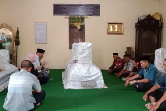 Haul Ke-286 Kanjeng Adipati Tjitrosomo, Pemasangan Lurup Enam Makam Adipati Jepara