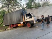 Tronton Rem Blong Sasak Truk dan Karambol Tabrak Pikap di Monggot Grobogan