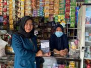 Anti Ribet! Mahasiswa KKN Tim II UNDIP Ajak UMKM Lakukan Pembukuan Aplikasi BukuWarung