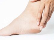 Sering Pecah-pecah, Ini 4 Tips Mudah Mengatasi Kulit Kaki yang Kering dan Kasar