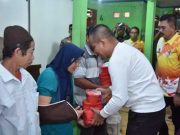 Bupati Serahkan Bantuan untuk Korban Laka Truk Terguling di Ayah