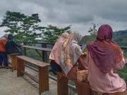 Menikmati Senja dan Temaram Malam di Kafe Condro Moeria