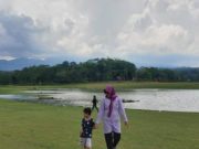 Waduk Gembong Peninggalan Penjajah Belanda dengan Hamparan Rumput Hijaunya