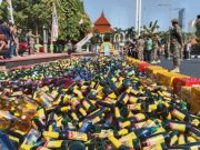 Rekor! Satpol PP Kudus Sita 11.280 Botol Miras dari Sebuah Rumah Milik Warga Dawe