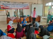 Masyarakat Klego Pekalongan Manfaatkan Limbah untuk Kerajinan