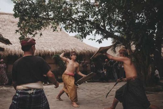 Berkunjung ke Kampung Sade Lombok Tengah, dan Kisah Misteri Pohon Cinta