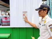 Satpol P3KP Pekalongan Tertibkan Lapak Semi Permanen