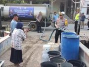 Atasi Kekeringan, Polres Kudus Dropping Air Bersih di Setrokalangan