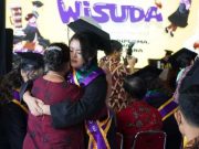 Penuh Keharuan, Nuansa Indonesia Timur Warnai Upacara Wisuda 789 Mahasiswa SCU