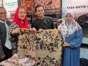 Mbak Ita Apresiasi Pameran Koleksi Wastra Milik Bang Sam