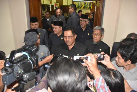 Pj Gubernur Jateng: Hari ini atau Besok Water Bombing Sudah Datang untuk Padamkan Kebakaran TPA Putri Cempo