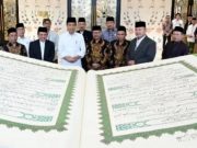 Alquran Raksasa Ke-10 Karya Unsiq Jateng Diserahkan ke Presiden Jokowi