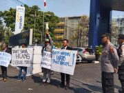 Tuntut Tabungan Rp 5,8 M yang Raib Dikembalikan, Nasabah Bank Mandiri Kudus Gelar Demo