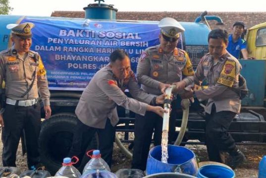 Polres Jepara Kembali Bantu Air Bersih, Giliran Warga Karangaji
